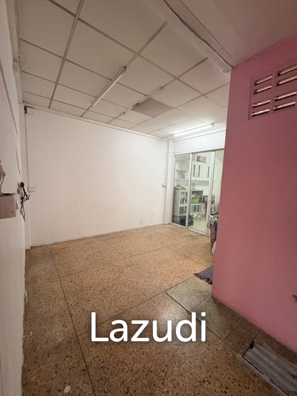 3 Bed 4 Bath 273 SQ.M. Building In Thepprasit