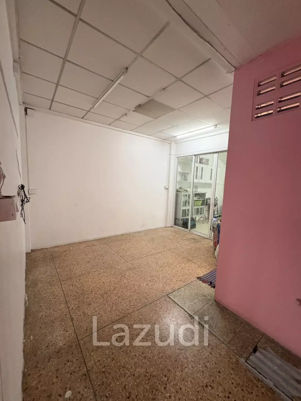 3 Bed 4 Bath 273 SQ.M. Building In Thepprasit