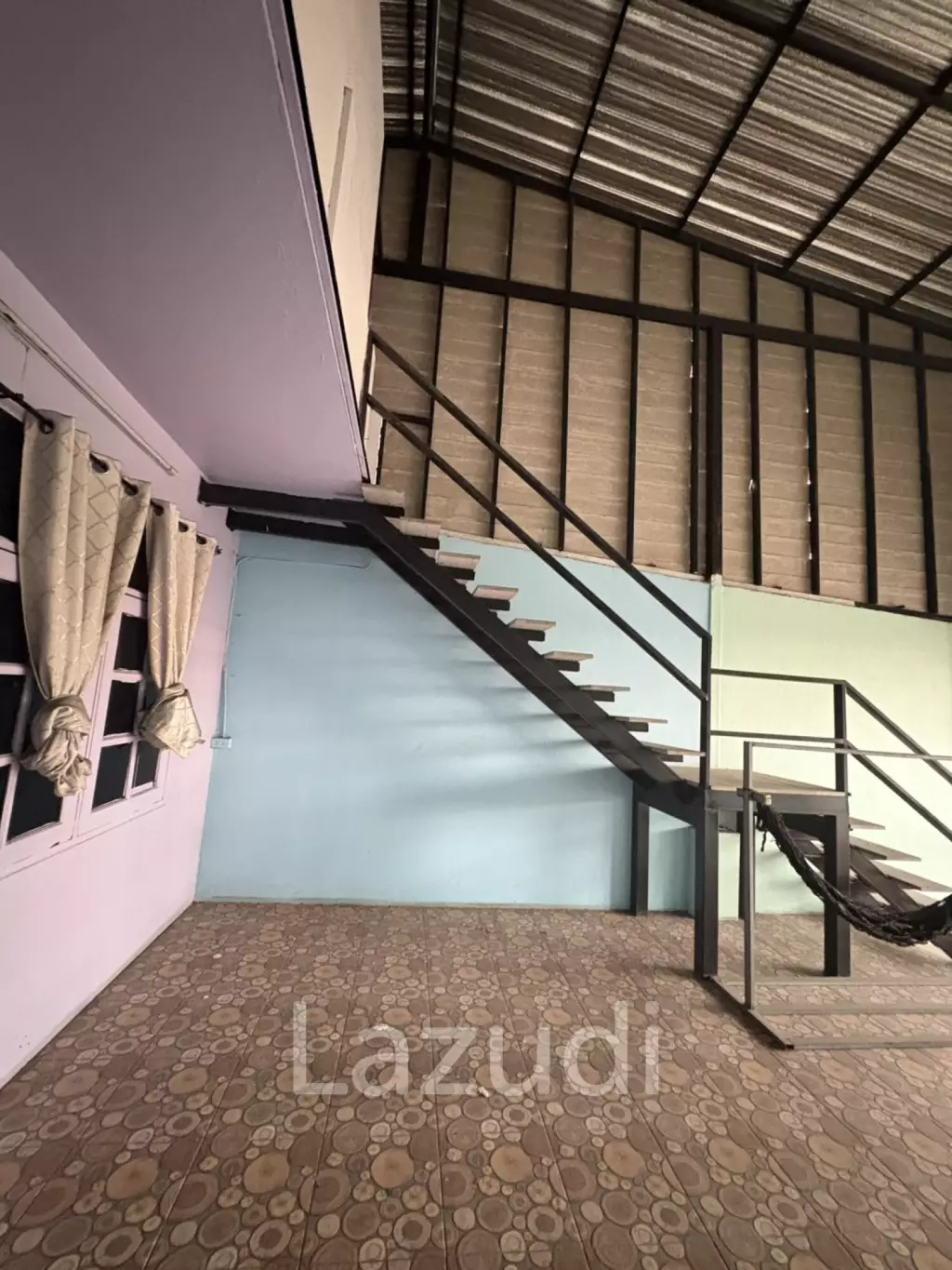3 Bed 4 Bath 273 SQ.M. Building In Thepprasit