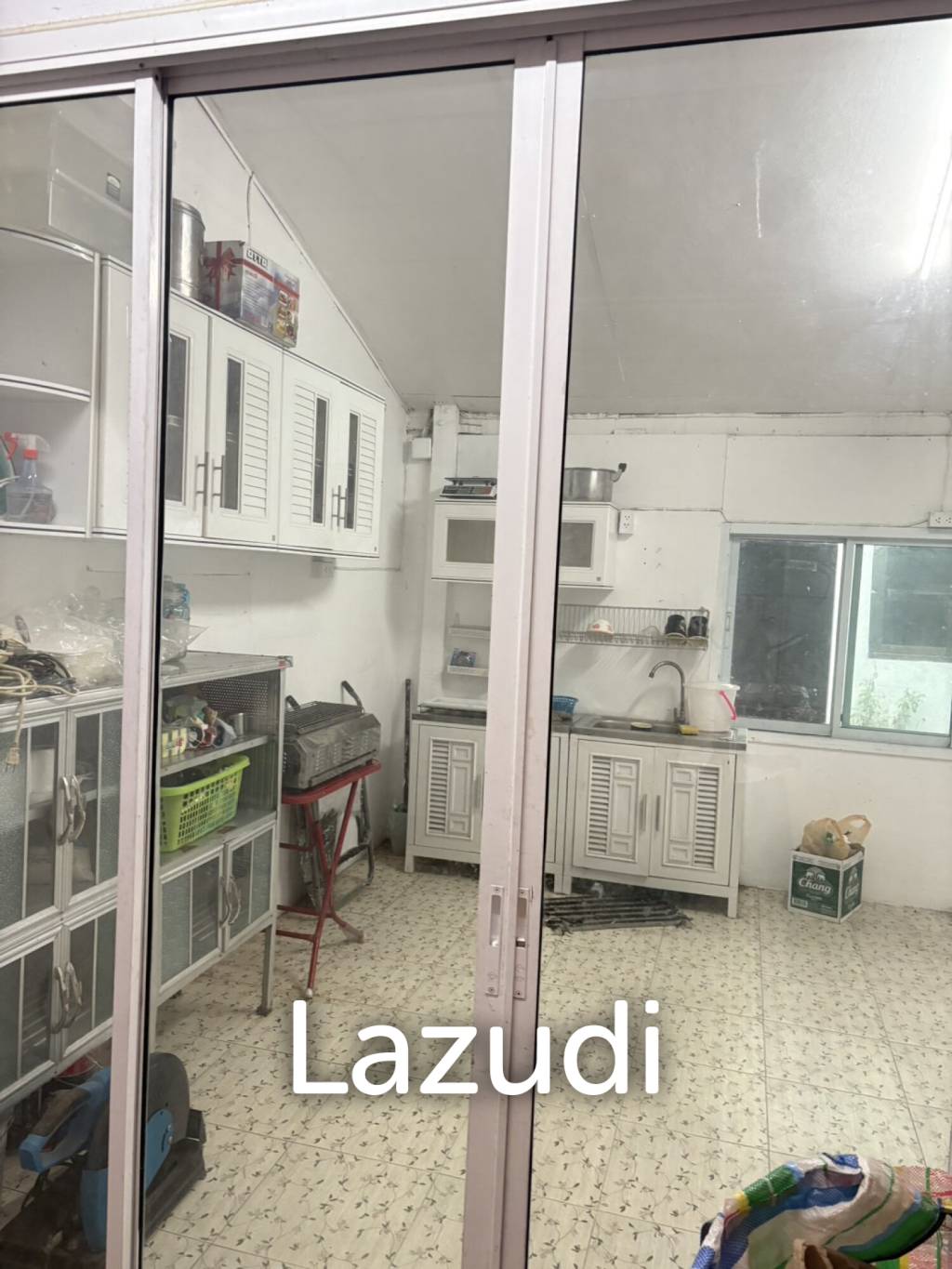 3 Bed 4 Bath 273 SQ.M. Building In Thepprasit