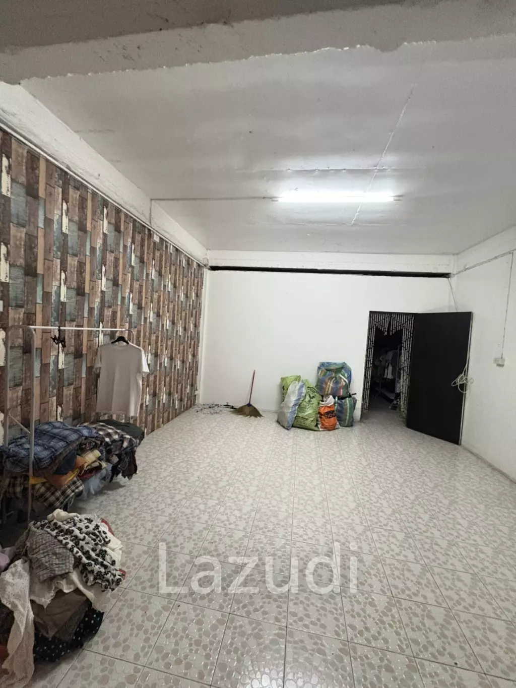 3 Bed 4 Bath 273 SQ.M. Building In Thepprasit