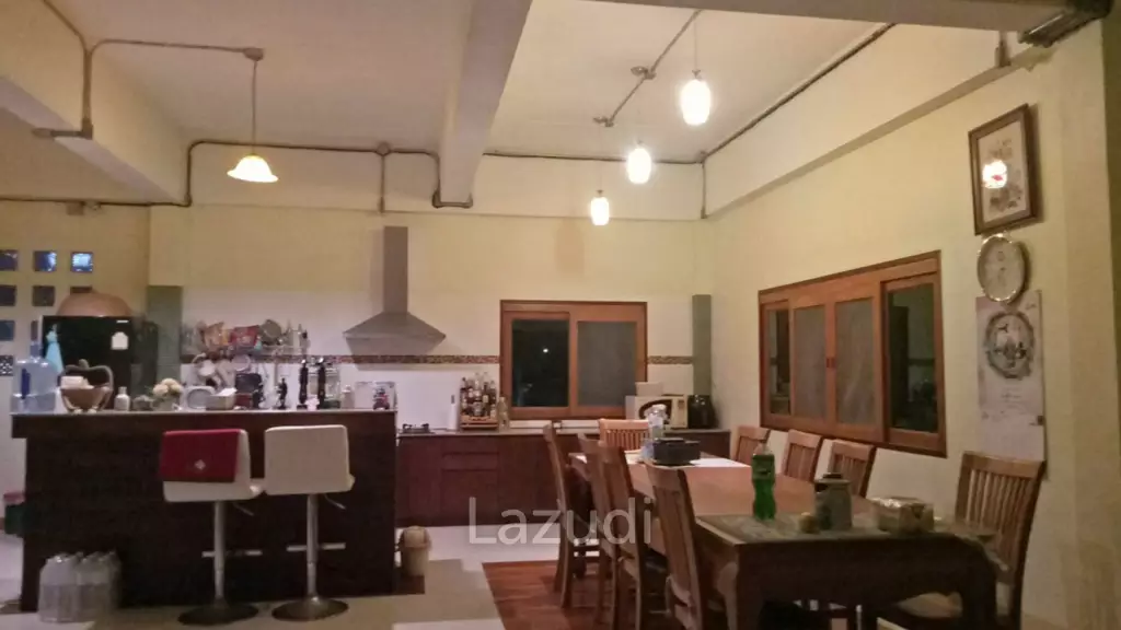 2 Bedrooms House on a Hillside with Mountain views.