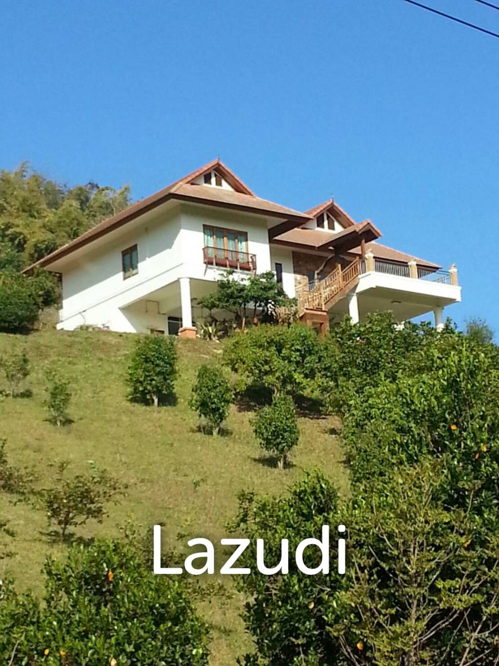 2 Bedrooms House on a Hillside with Mountain views.