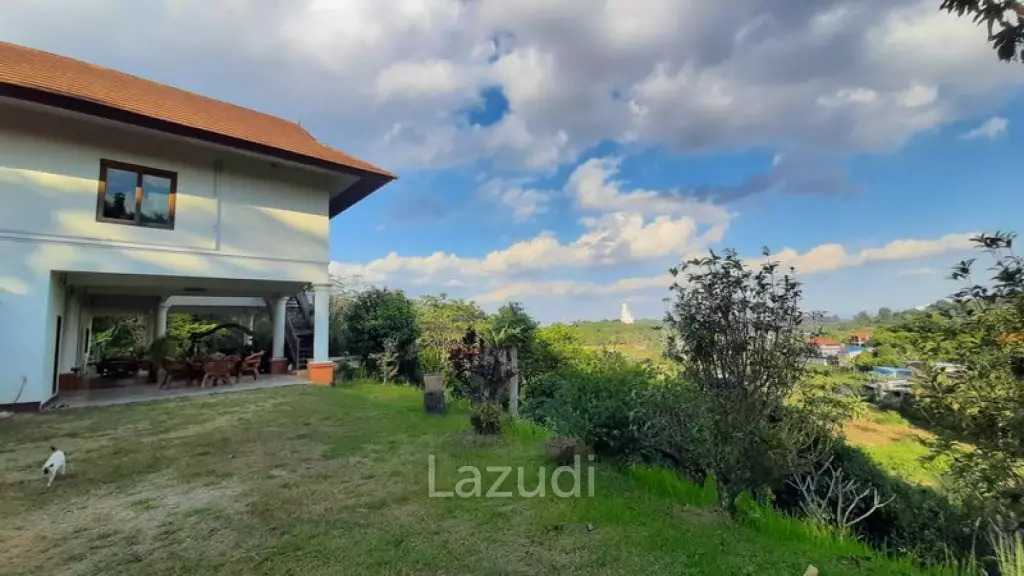 2 Bedrooms House on a Hillside with Mountain views.