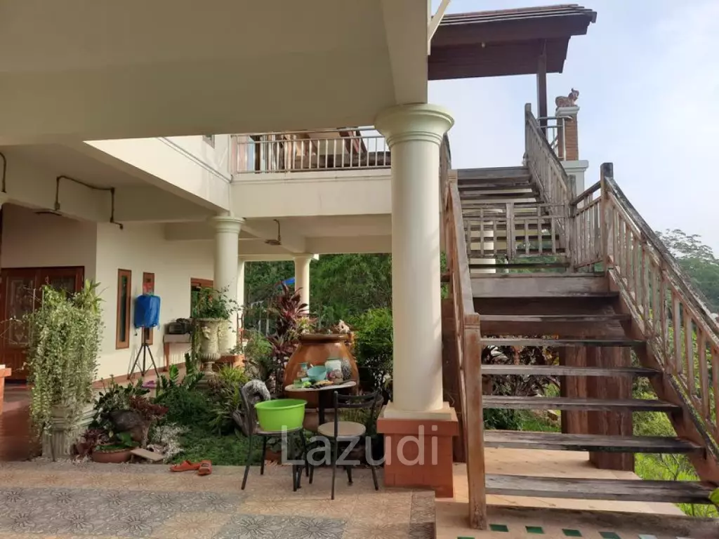 2 Bedrooms House on a Hillside with Mountain views.