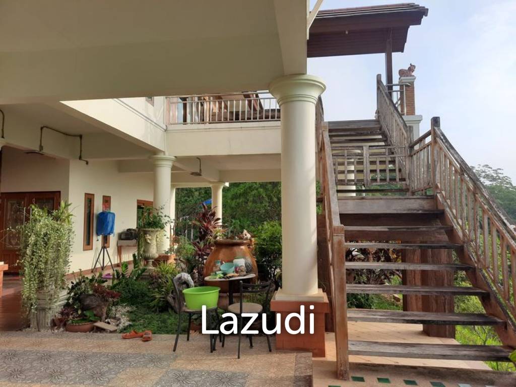 2 Bedrooms House on a Hillside with Mountain views.