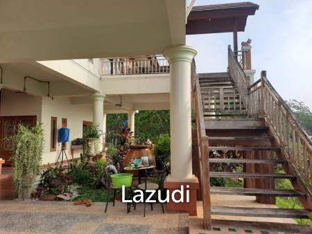 2 Bedrooms House on a Hillside with Mountain views.