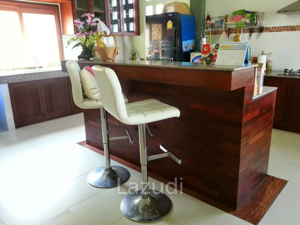2 Bedrooms House on a Hillside with Mountain views.