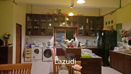 2 Bedrooms House on a Hillside with Mountain views.