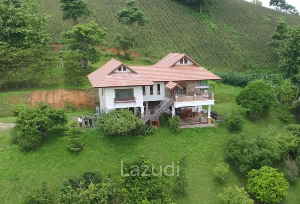 2 Bedrooms House on a Hillside with Mountain views.