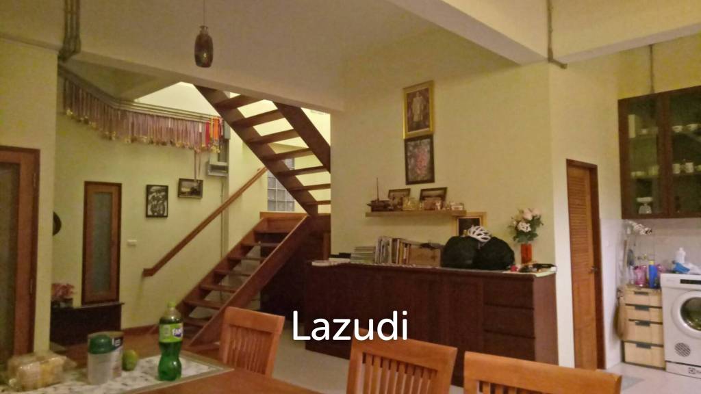 2 Bedrooms House on a Hillside with Mountain views.