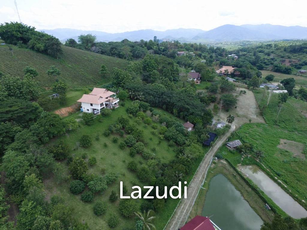 2 Bedrooms House on a Hillside with Mountain views.