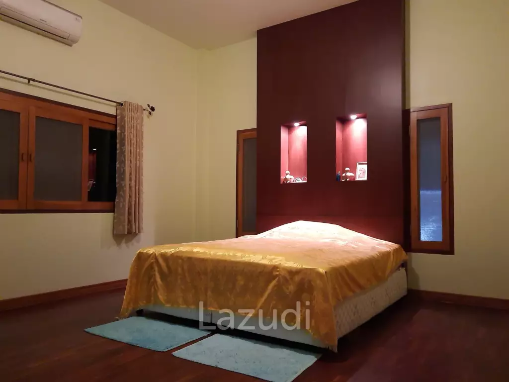2 Bedrooms House on a Hillside with Mountain views.