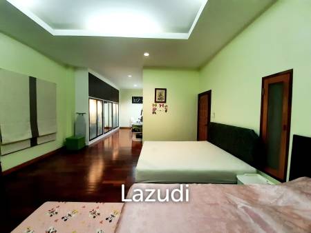 2 Bedrooms House on a Hillside with Mountain views.