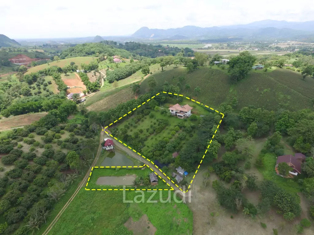 2 Bedrooms House on a Hillside with Mountain views.