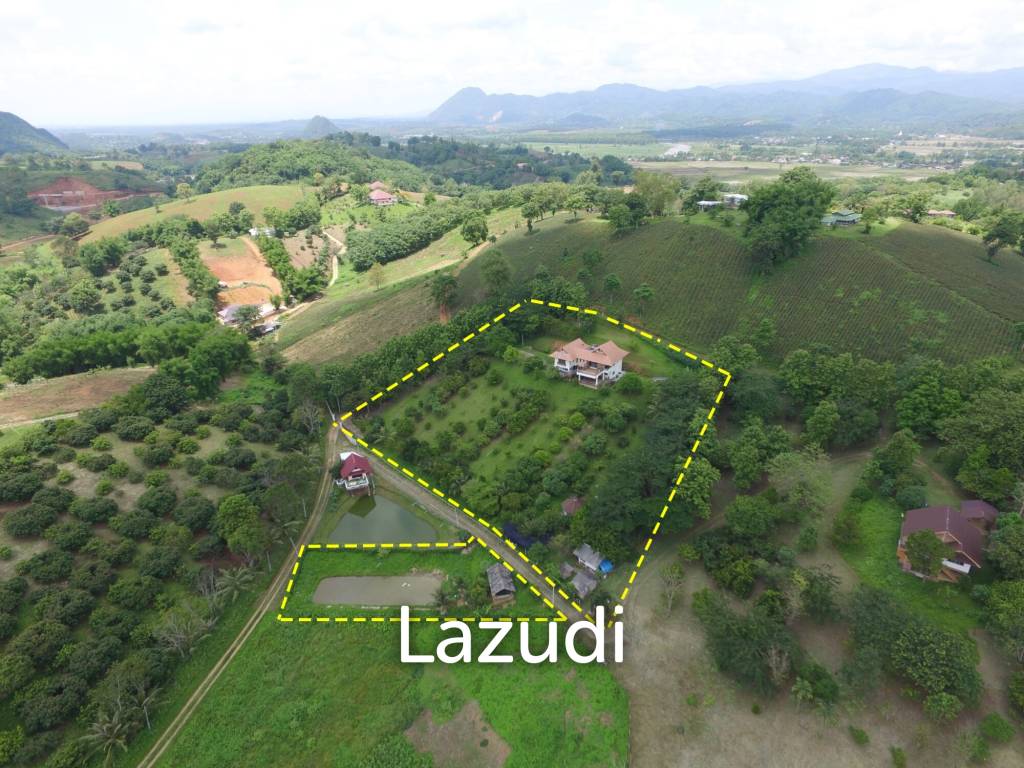 2 Bedrooms House on a Hillside with Mountain views.