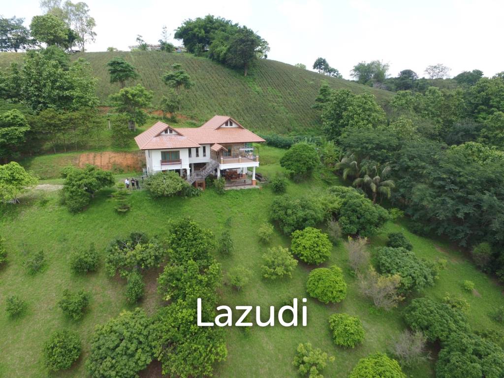 2 Bedrooms House on a Hillside with Mountain views.