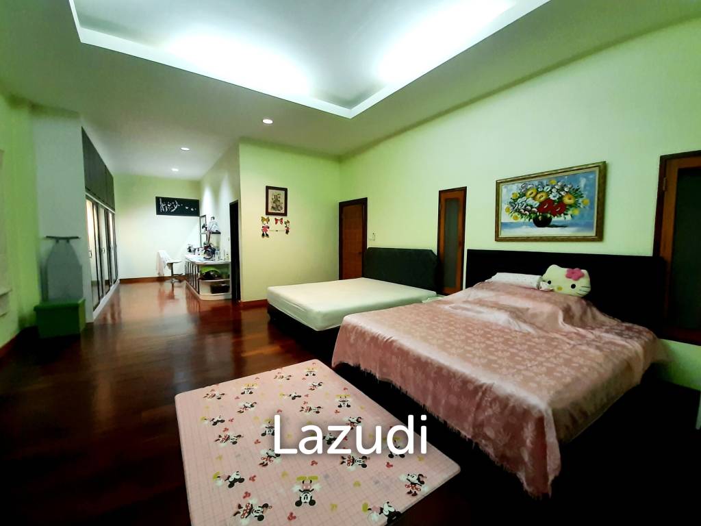 2 Bedrooms House on a Hillside with Mountain views.