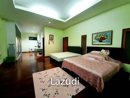 2 Bedrooms House on a Hillside with Mountain views.