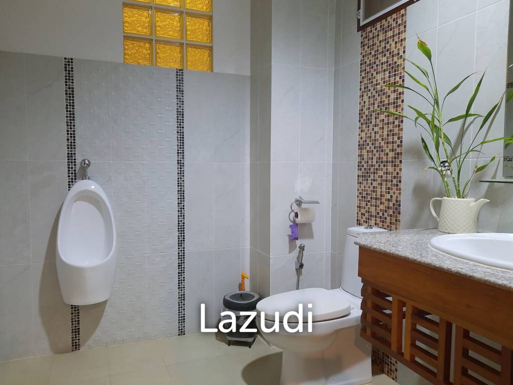 2 Bedrooms House on a Hillside with Mountain views.