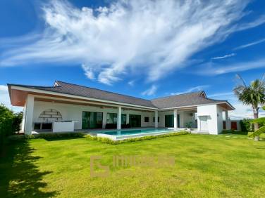 12 Meter Infinitypool / 4 Schlafzimmer / 800 qm Grundstück