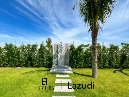 Piscine à débordement de 12 mètres / 4 chambres / terrain de 800 m²