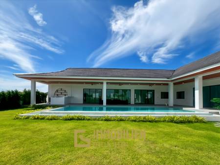 12 Meter Infinitypool / 4 Schlafzimmer / 800 qm Grundstück