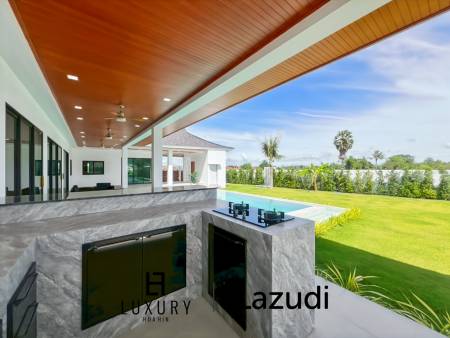 Piscine à débordement de 12 mètres / 4 chambres / terrain de 800 m²