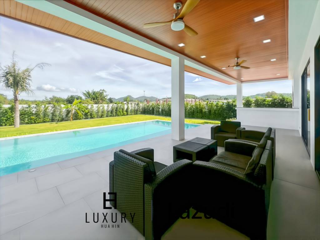 Piscine à débordement de 12 mètres / 4 chambres / terrain de 800 m²