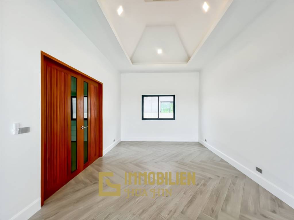 12 Meter Infinitypool / 4 Schlafzimmer / 800 qm Grundstück