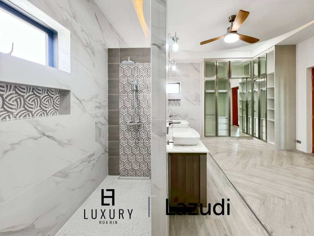 Piscine à débordement de 12 mètres / 4 chambres / terrain de 800 m²