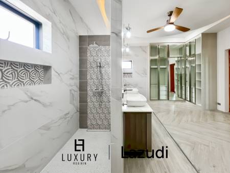 Piscine à débordement de 12 mètres / 4 chambres / terrain de 800 m²