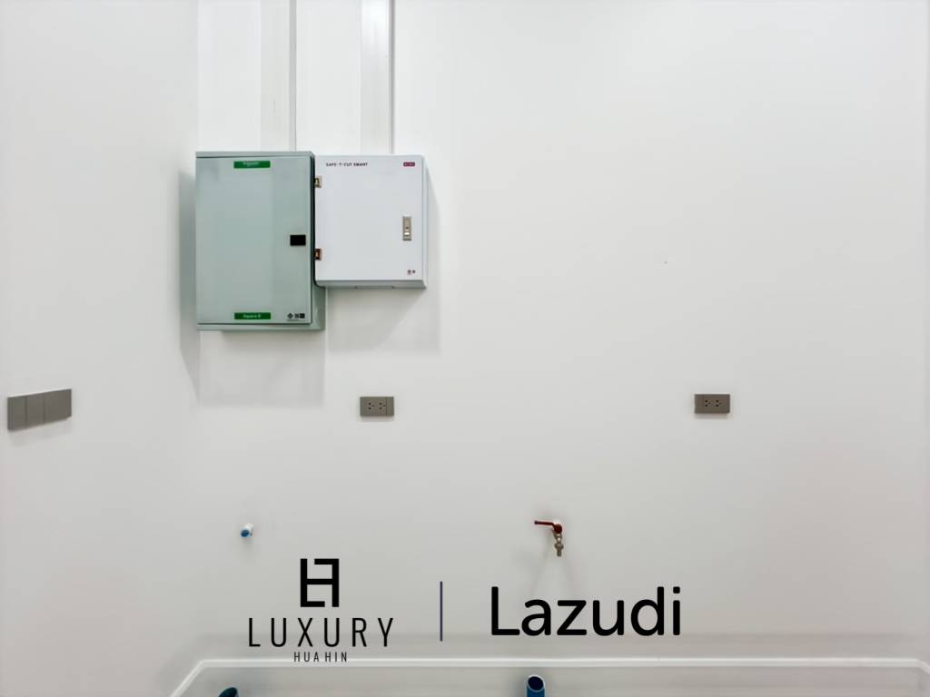 Piscine à débordement de 12 mètres / 4 chambres / terrain de 800 m²