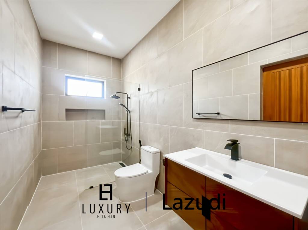 Piscine à débordement de 12 mètres / 4 chambres / terrain de 800 m²