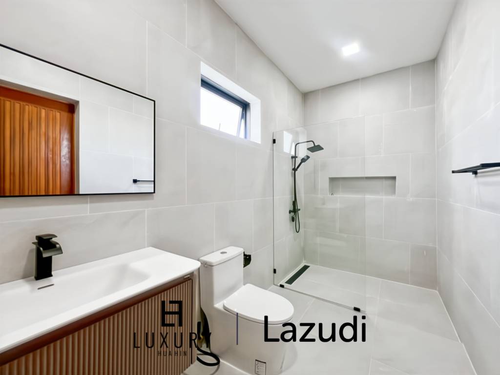 Piscine à débordement de 12 mètres / 4 chambres / terrain de 800 m²