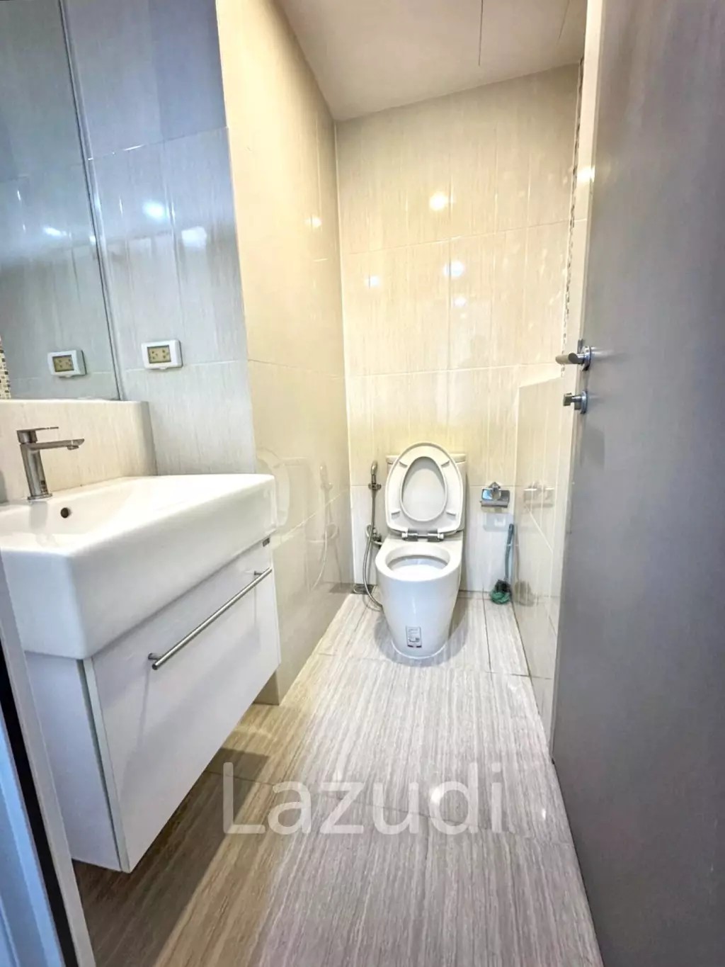 2 Bed 2 Bath 62 SQ.M Life Ratchadapisek