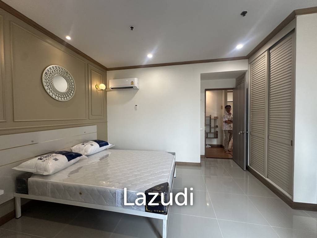 1 Bedroom 1 bathroom Condo 65 sqm. at Baan Chaopraya
