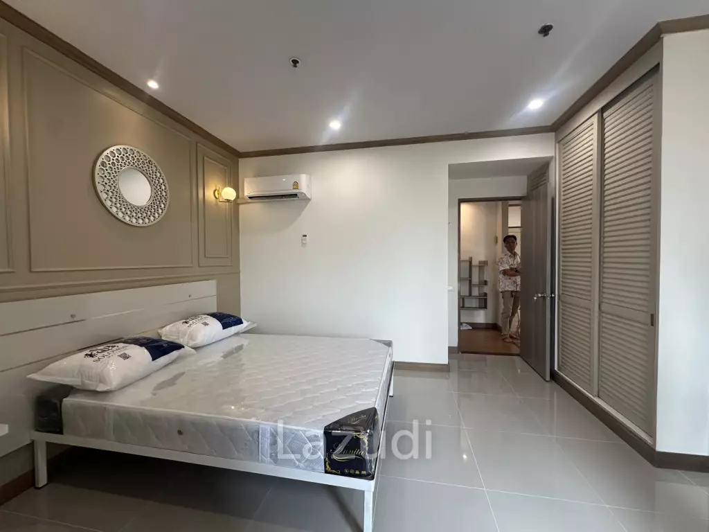 1 Bedroom 1 bathroom Condo 65 sqm. at Baan Chaopraya