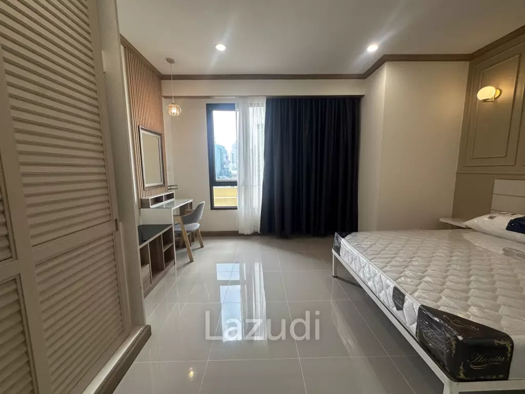 1 Bedroom 1 bathroom Condo 65 sqm. at Baan Chaopraya