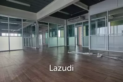 พื้นที่สำนักงานขนาดใหญ่ ชั้น 4 ทำเลดี พร้อมตกแต่งบางส่วน