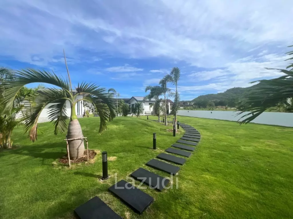 Modern Luxury  3 Bed Pool Villa in 1 Rai land