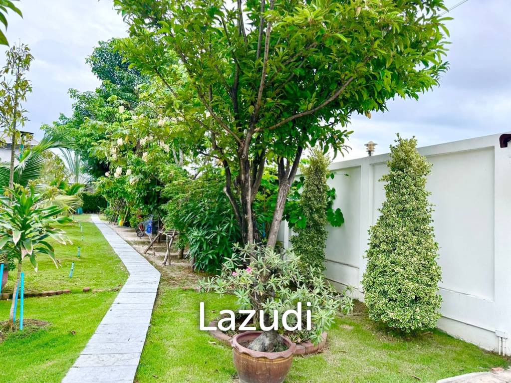 580 sqm modern villa with vast gardens in Hua Hin
