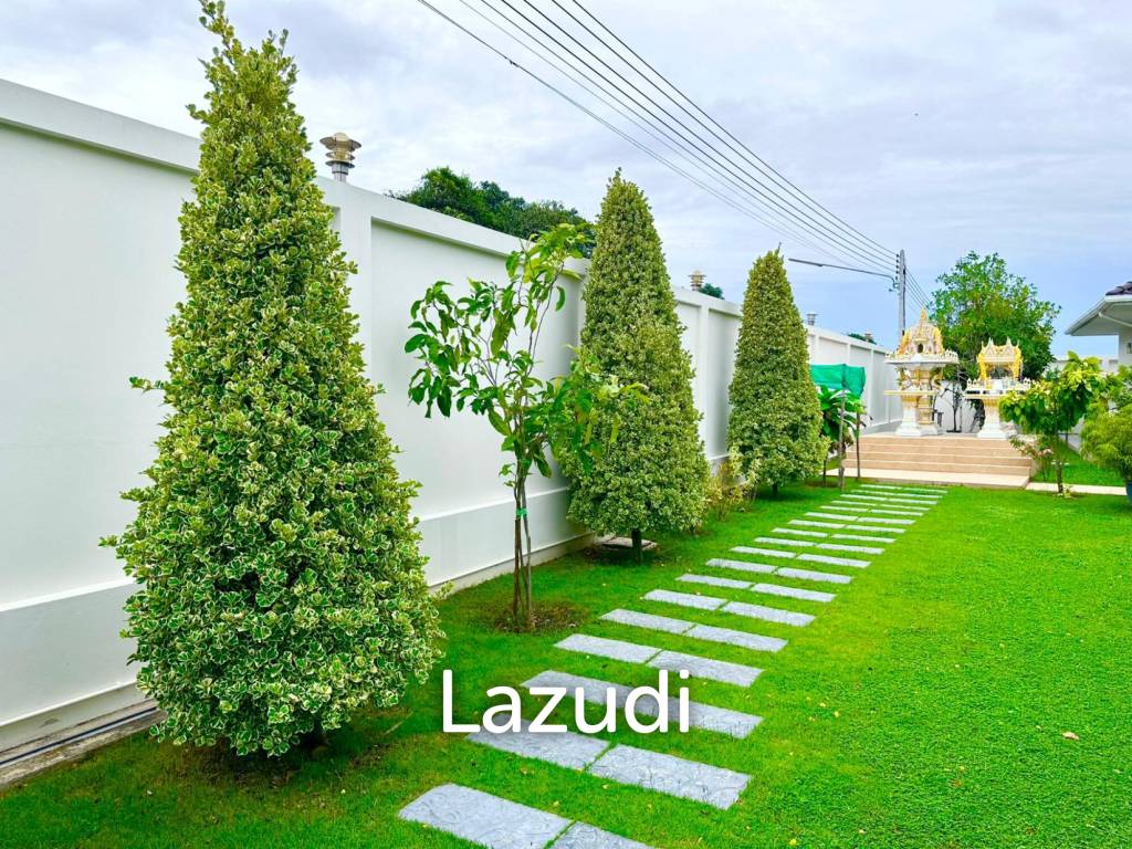 580 sqm modern villa with vast gardens in Hua Hin