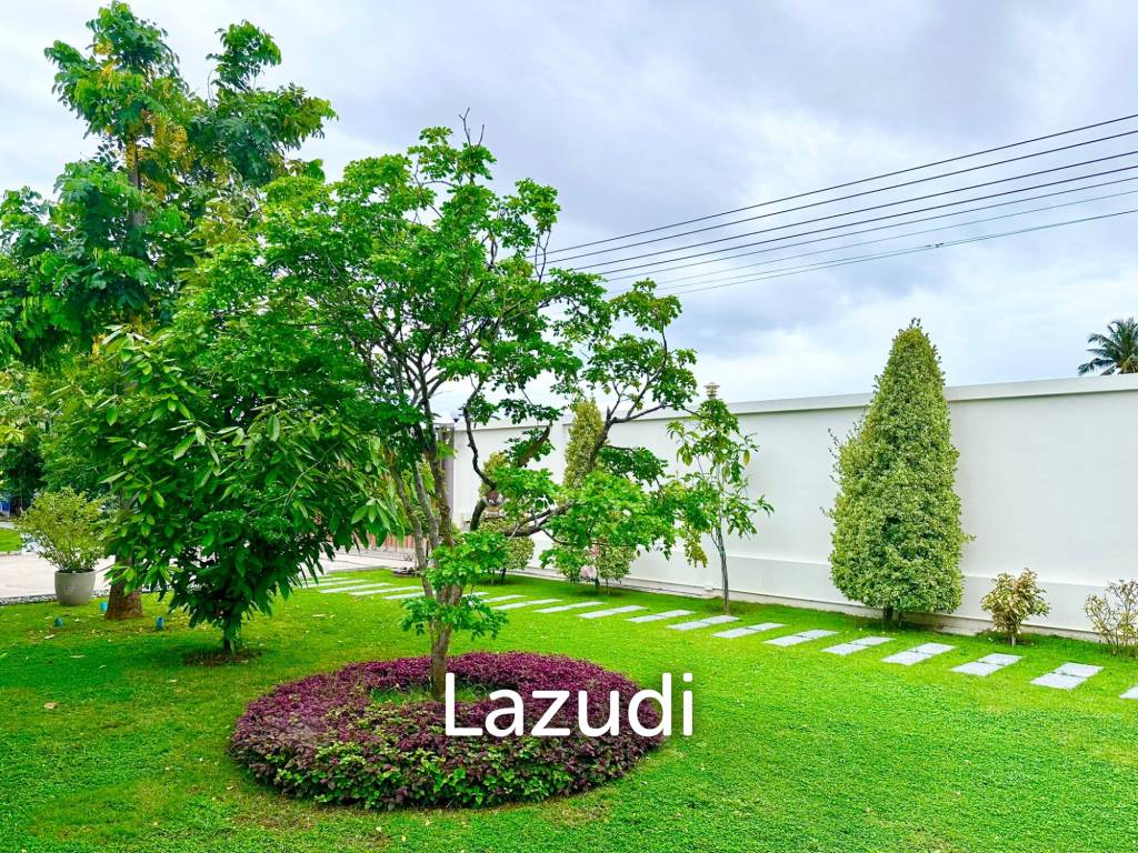 580 sqm modern villa with vast gardens in Hua Hin