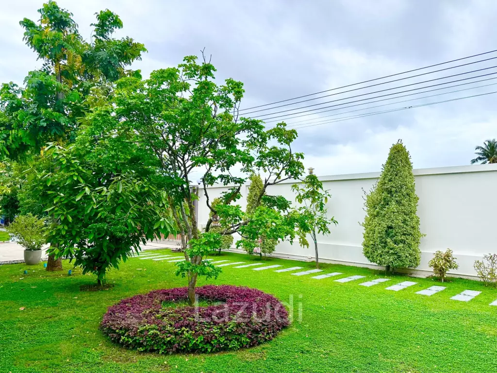 580 sqm modern villa with vast gardens in Hua Hin