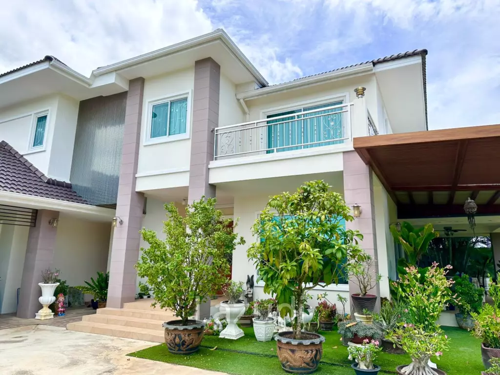 580 sqm modern villa with vast gardens in Hua Hin