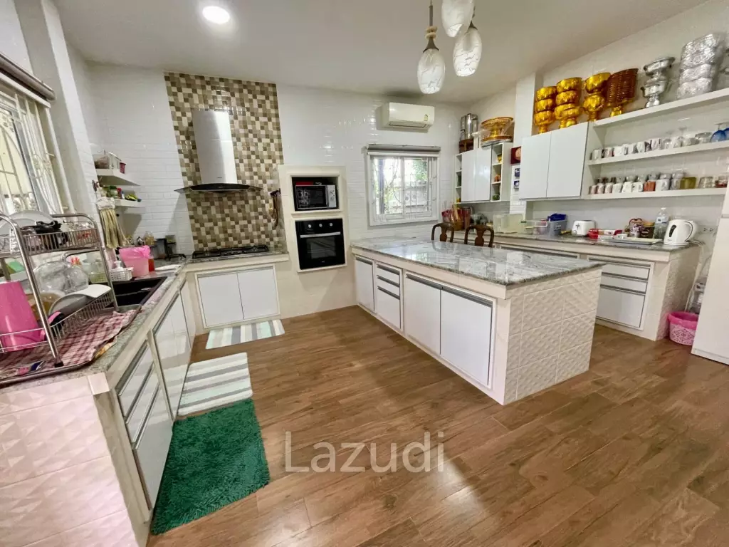 580 sqm modern villa with vast gardens in Hua Hin