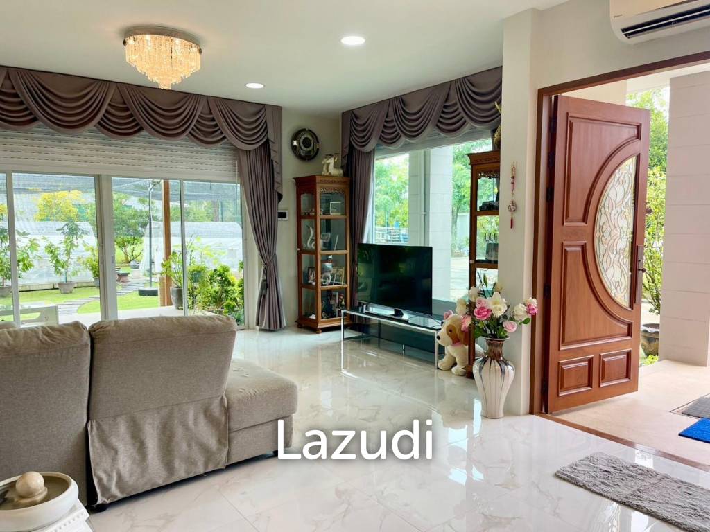 580 sqm modern villa with vast gardens in Hua Hin
