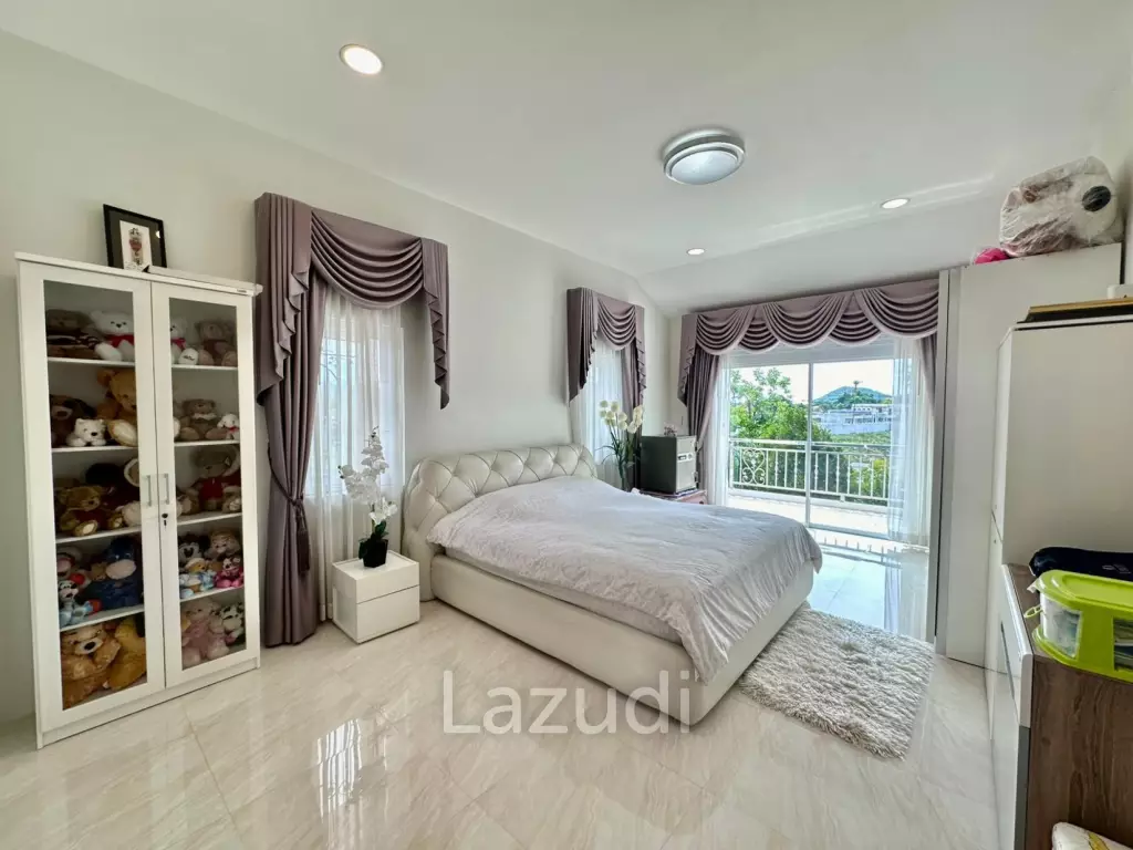 580 sqm modern villa with vast gardens in Hua Hin