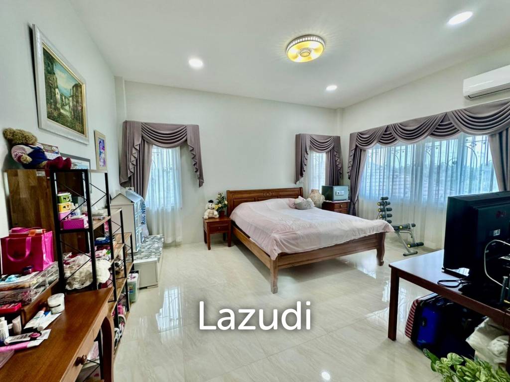 580 sqm modern villa with vast gardens in Hua Hin